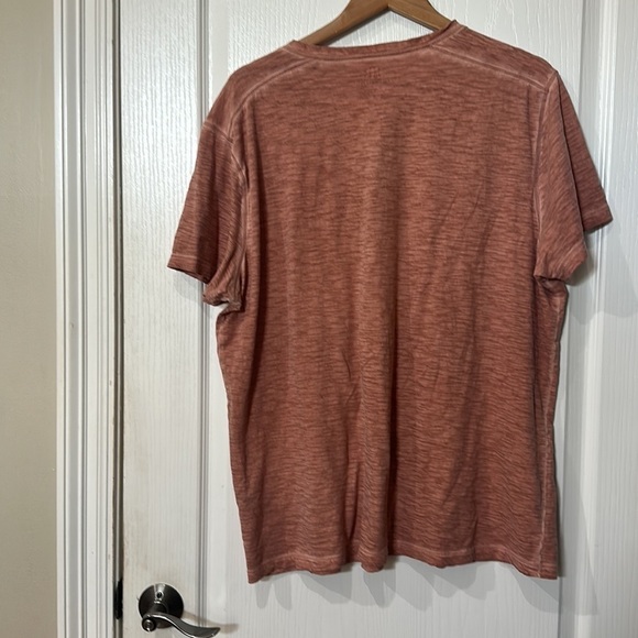 Rock & republic size XL orangish clay color, button neck, short sleeve tee shirt - Picture 3 of 4
